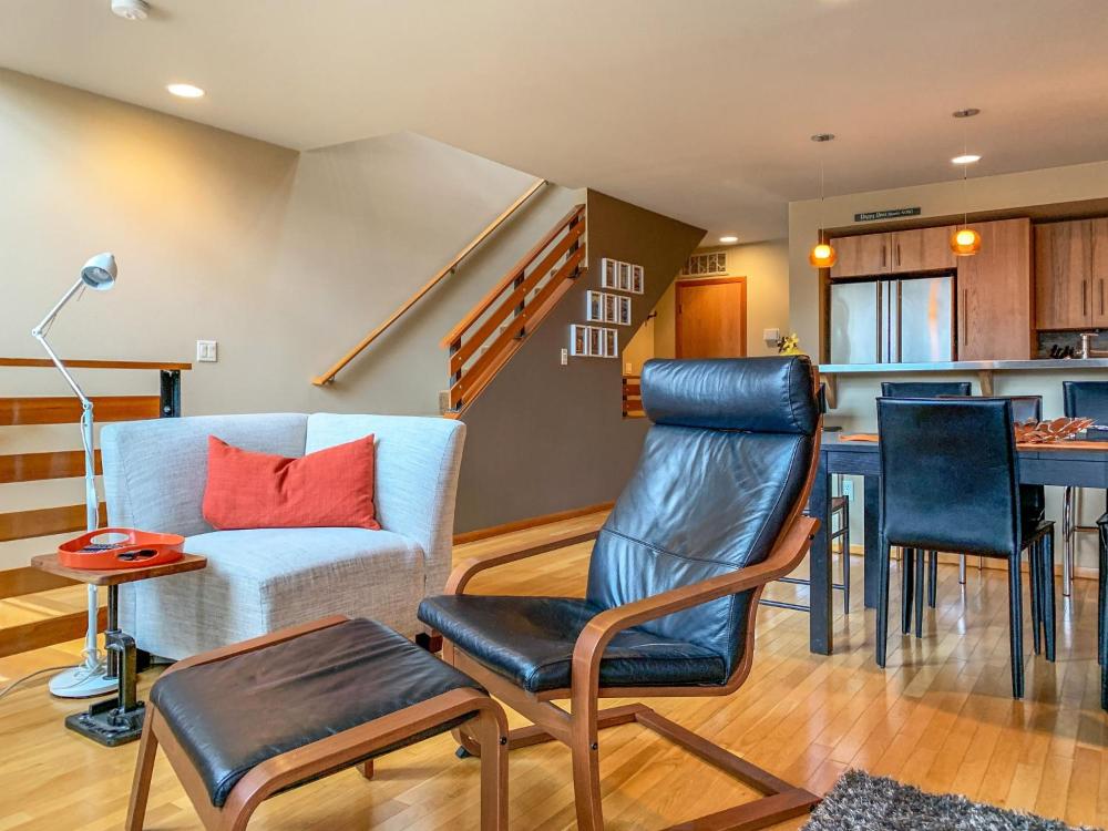 Urban Loft with BBQ on the Deck